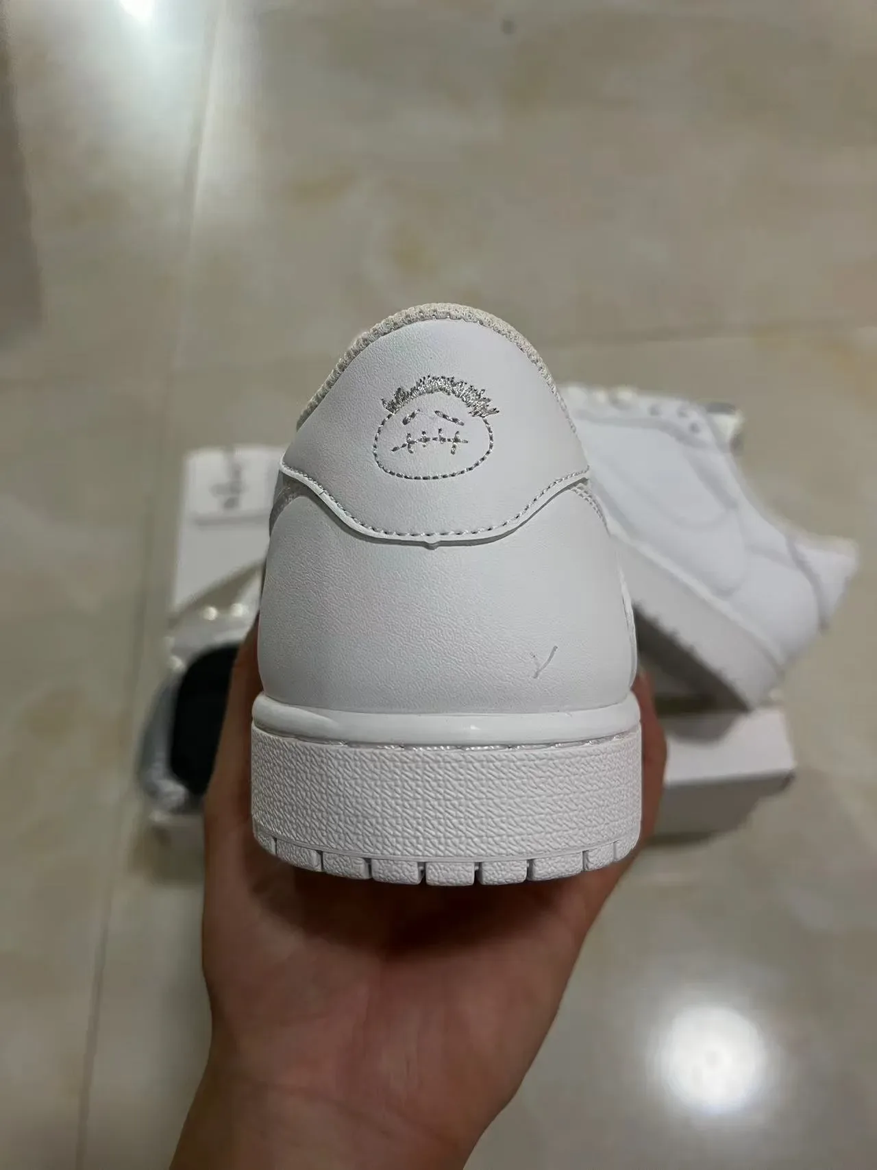 Nike White Low-Top Lifestyle Sneakers 8