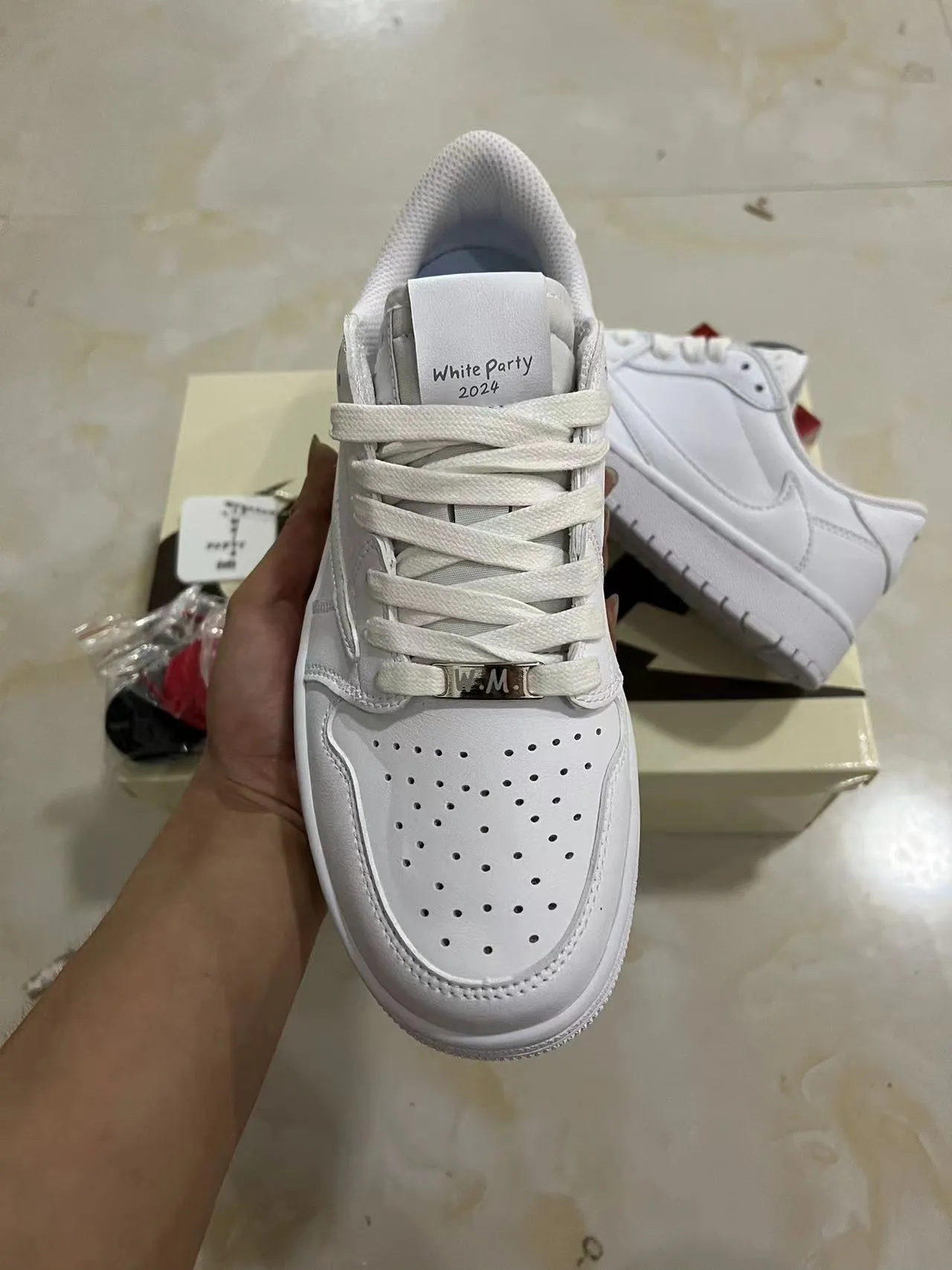 Nike White Monochrome Low-Top Silhouette Lifestyle Sneakers 3
