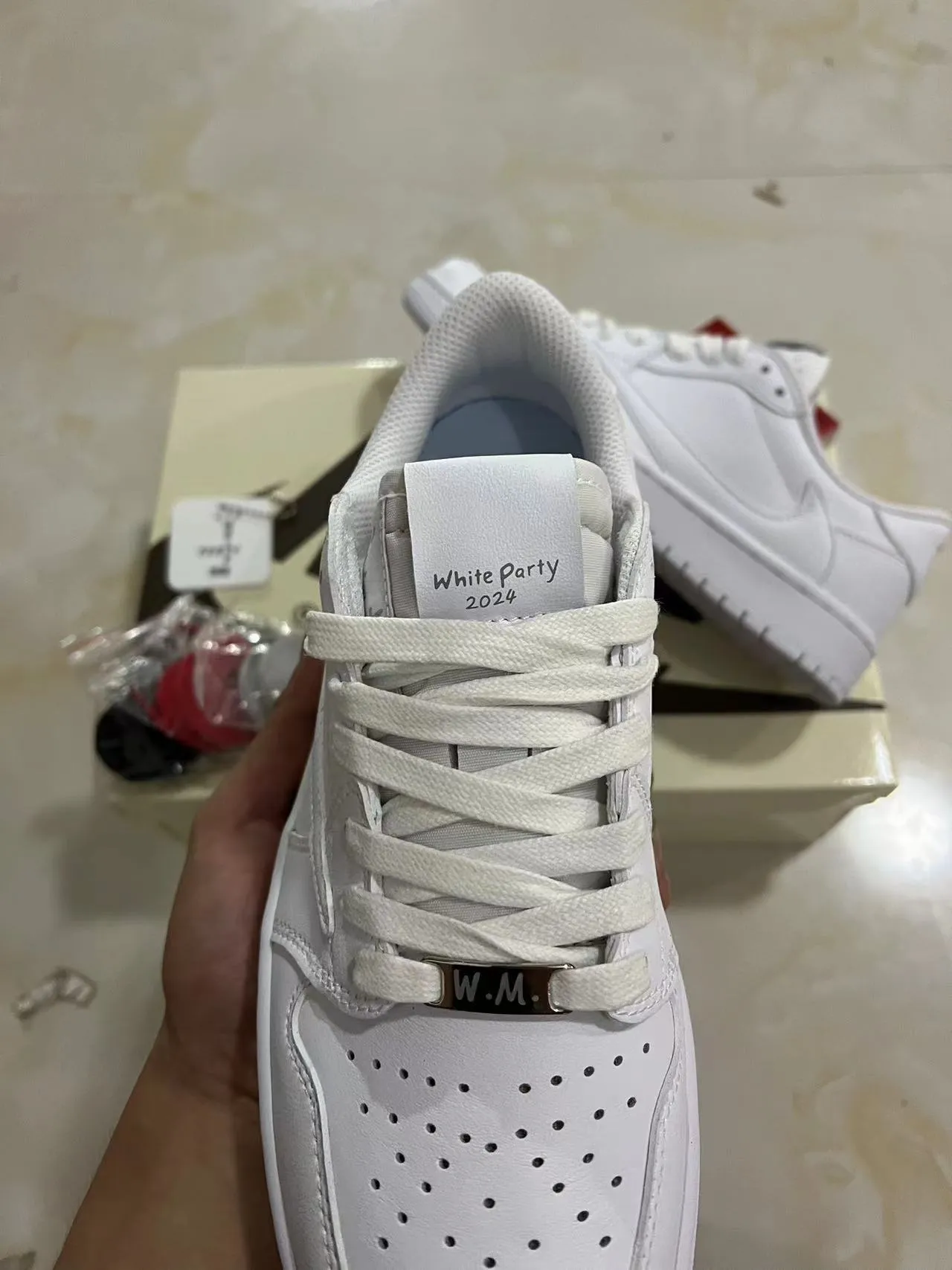 Nike White Monochrome Low-Top Silhouette Lifestyle Sneakers 4