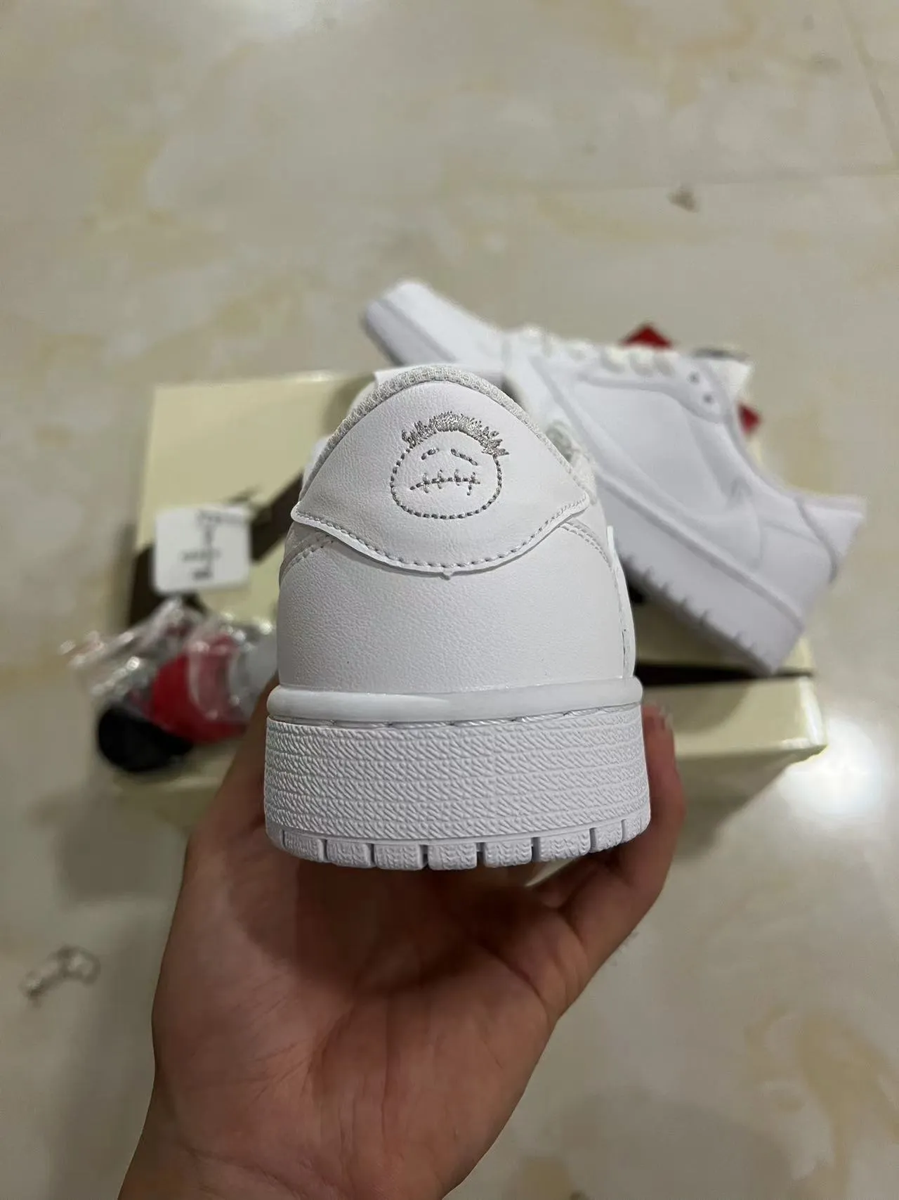 Nike White Monochrome Low-Top Silhouette Lifestyle Sneakers 8