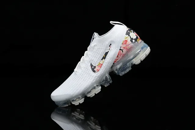 Nike White Multicolor Flyknit Upper Full-Length Visible Air Sole Lifestyle Sneakers 11