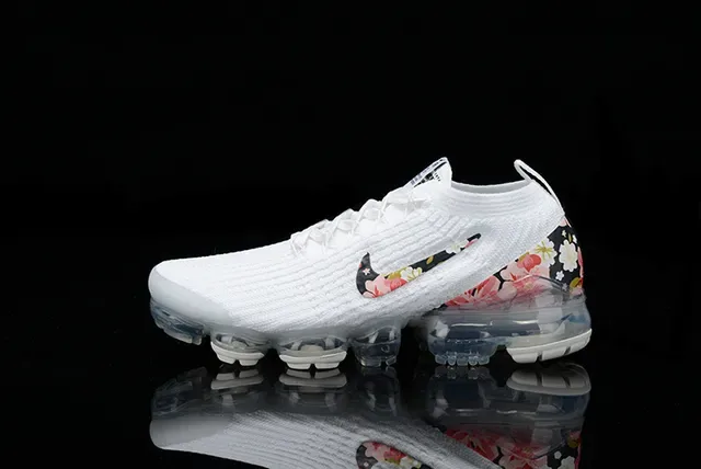 Nike White Multicolor Flyknit Upper Full-Length Visible Air Sole Lifestyle Sneakers 12