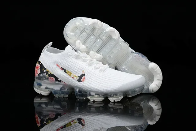 Nike White Multicolor Flyknit Upper Full-Length Visible Air Sole Lifestyle Sneakers 14