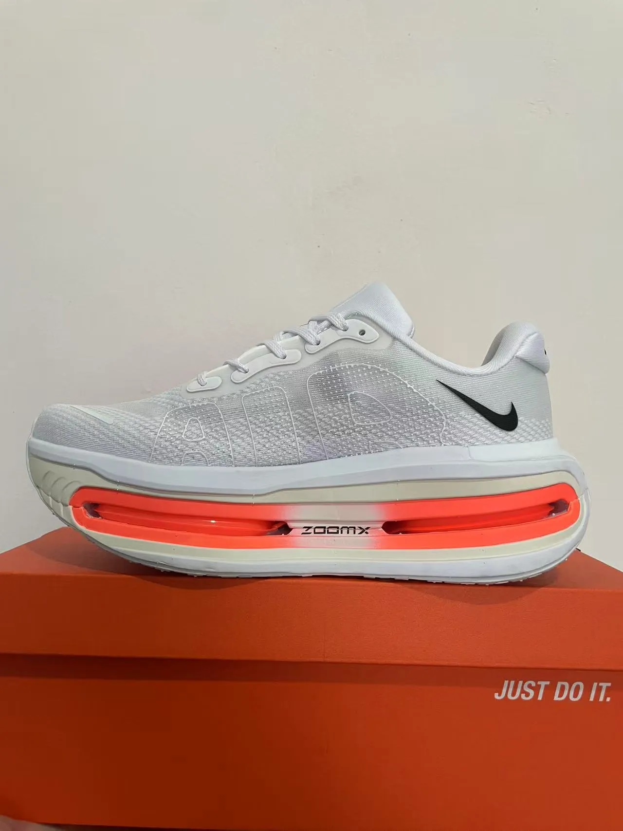 Nike White Orange Engineered Mesh Upper Full-Length Visible Air Zoom Unit Running Shoes 5