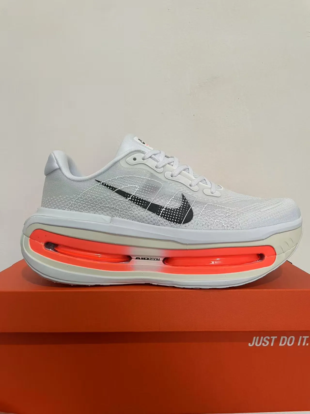 Nike White Orange Engineered Mesh Upper Full-Length Visible Air Zoom Unit Running Shoes 6