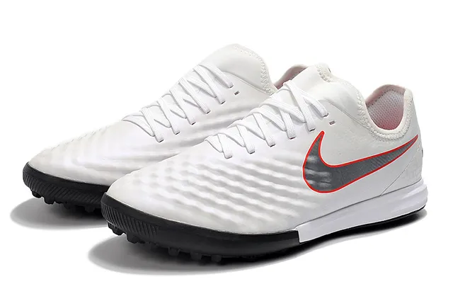 Nike sapatos de futebol para gramado sintético branco e laranja com upper sintético acolchoado e gola baixa 22