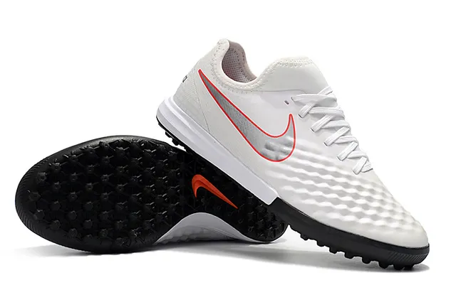 Nike sapatos de futebol para gramado sintético branco e laranja com upper sintético acolchoado e gola baixa 24