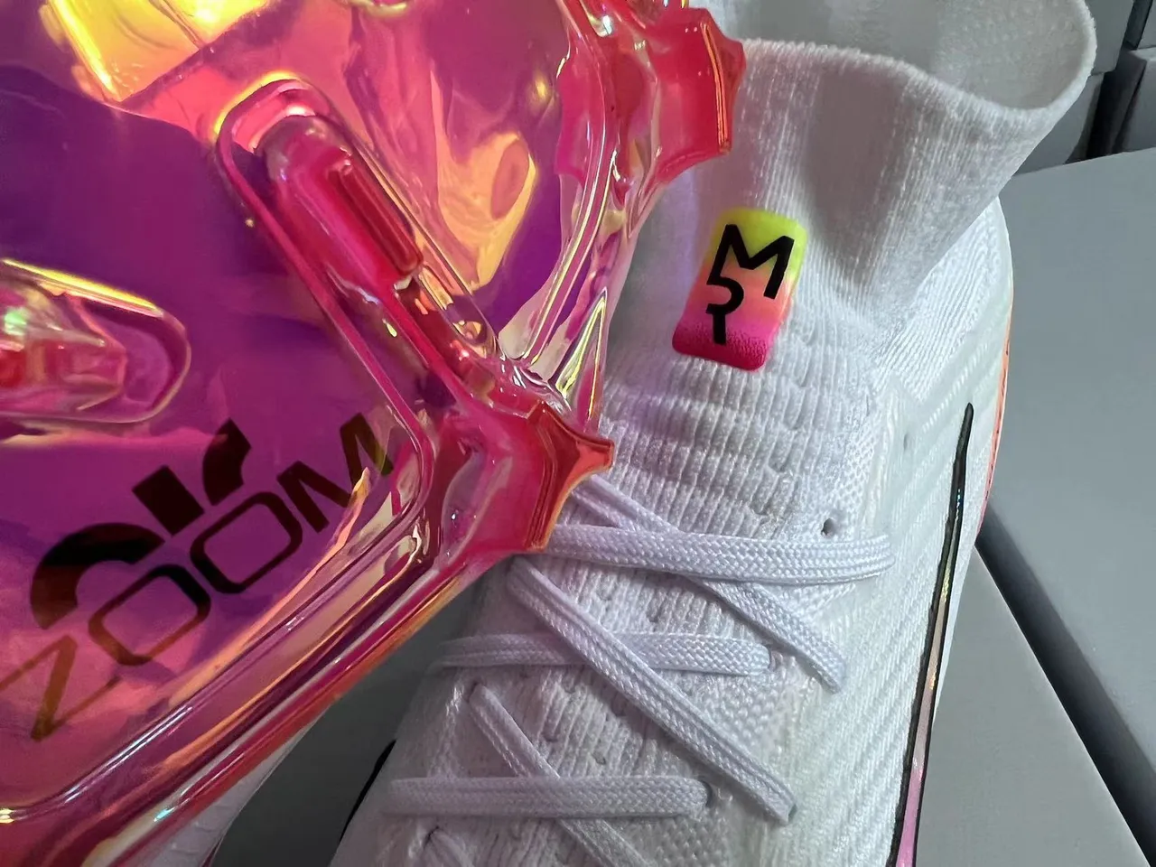 Nike White Pink High-Cut Knit Upper Translucent Gradient Sole Firm-Ground Soccer Shoes 2