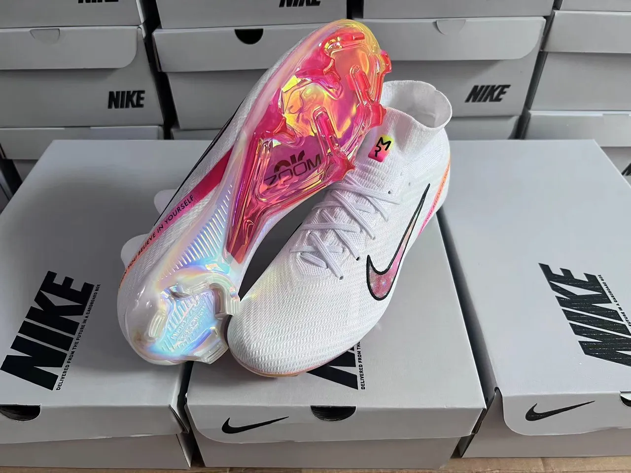 Nike White Pink High-Cut Knit Upper Translucent Gradient Sole Firm-Ground Soccer Shoes 4