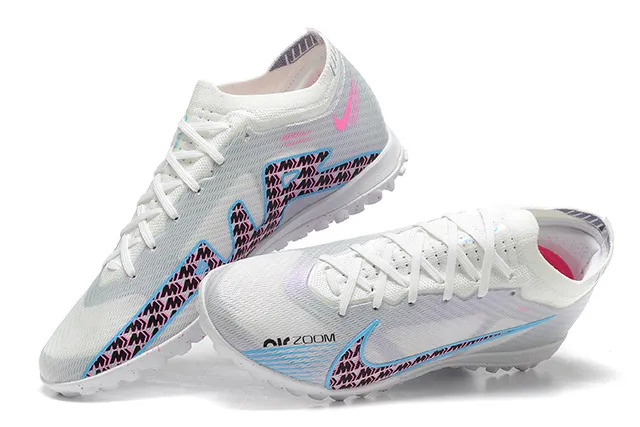 Nike White Pink Low-Cut Silhouette Engineered Mesh Upper Turf Soccer Shoes 2