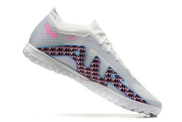 Nike White Pink Low-Cut Silhouette Engineered Mesh Upper Turf Soccer Shoes 3