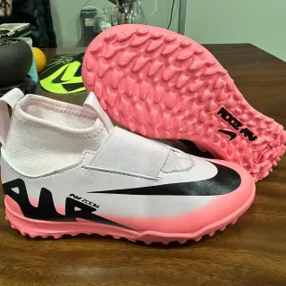 Nike White Pink Sock-Fit Collar Elastic Strap Closure Turf Soccer Shoes