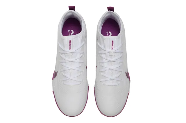 Nike Zapatillas de fútbol blancas y moradas con upper de knit y suela turf 2