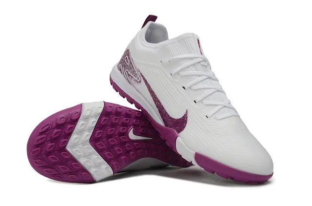 Nike Zapatillas de fútbol blancas y moradas con upper de knit y suela turf 3