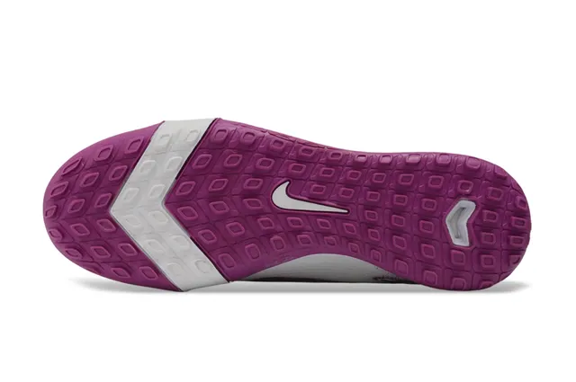 Nike Zapatillas de fútbol blancas y moradas con upper de knit y suela turf 6