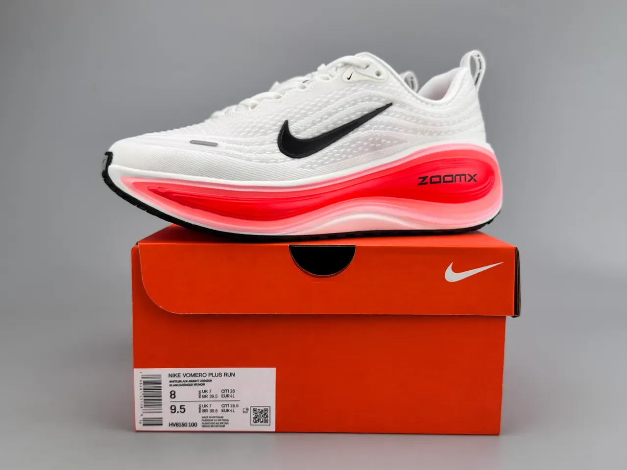 Nike White Red Engineered Mesh Upper Full-Length Translucent ZoomX Midsole Sneakers 2