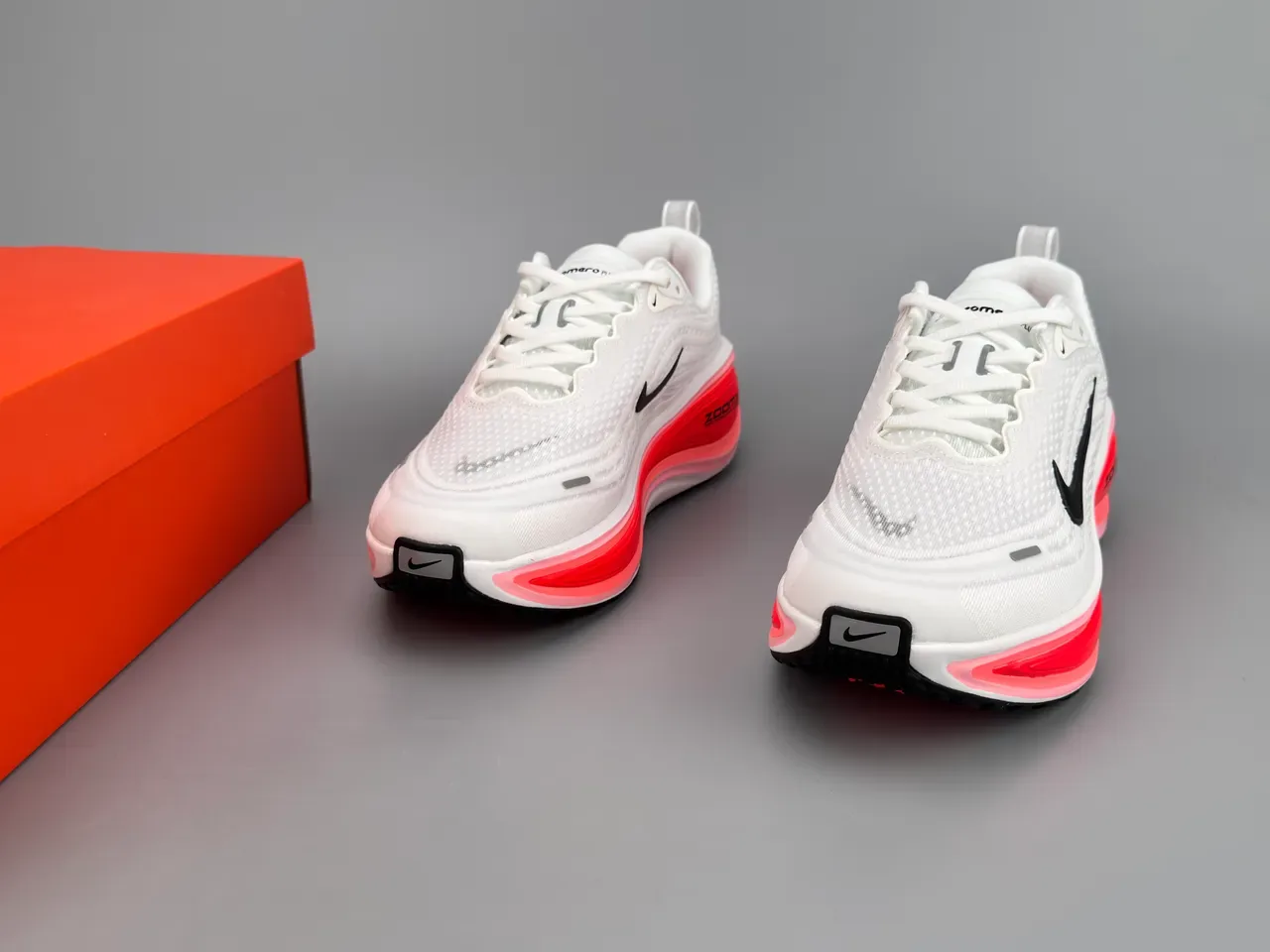 Nike White Red Engineered Mesh Upper Full-Length Translucent ZoomX Midsole Sneakers 3