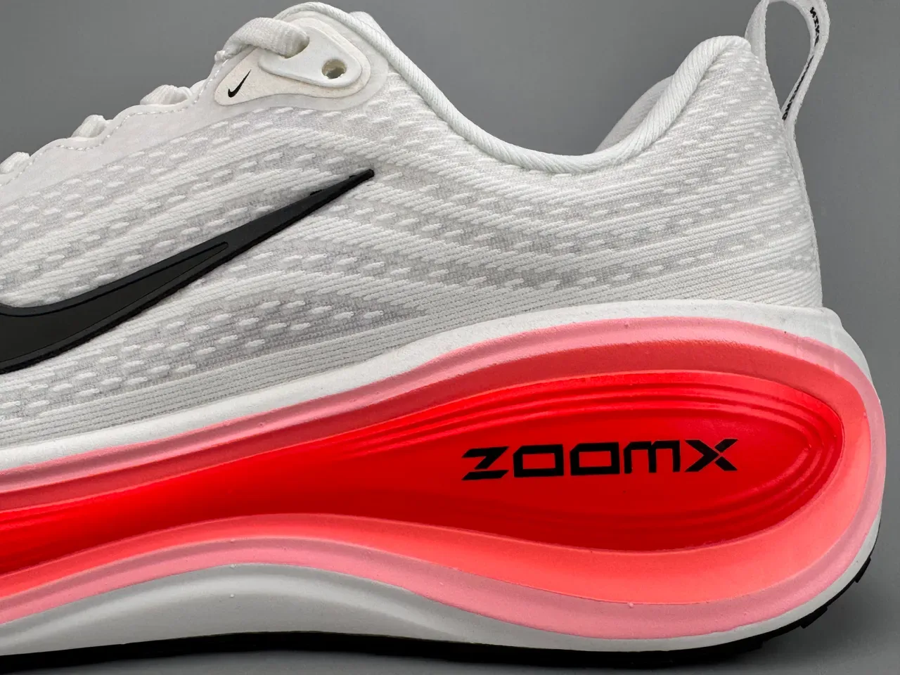 Nike White Red Engineered Mesh Upper Full-Length Translucent ZoomX Midsole Sneakers 5