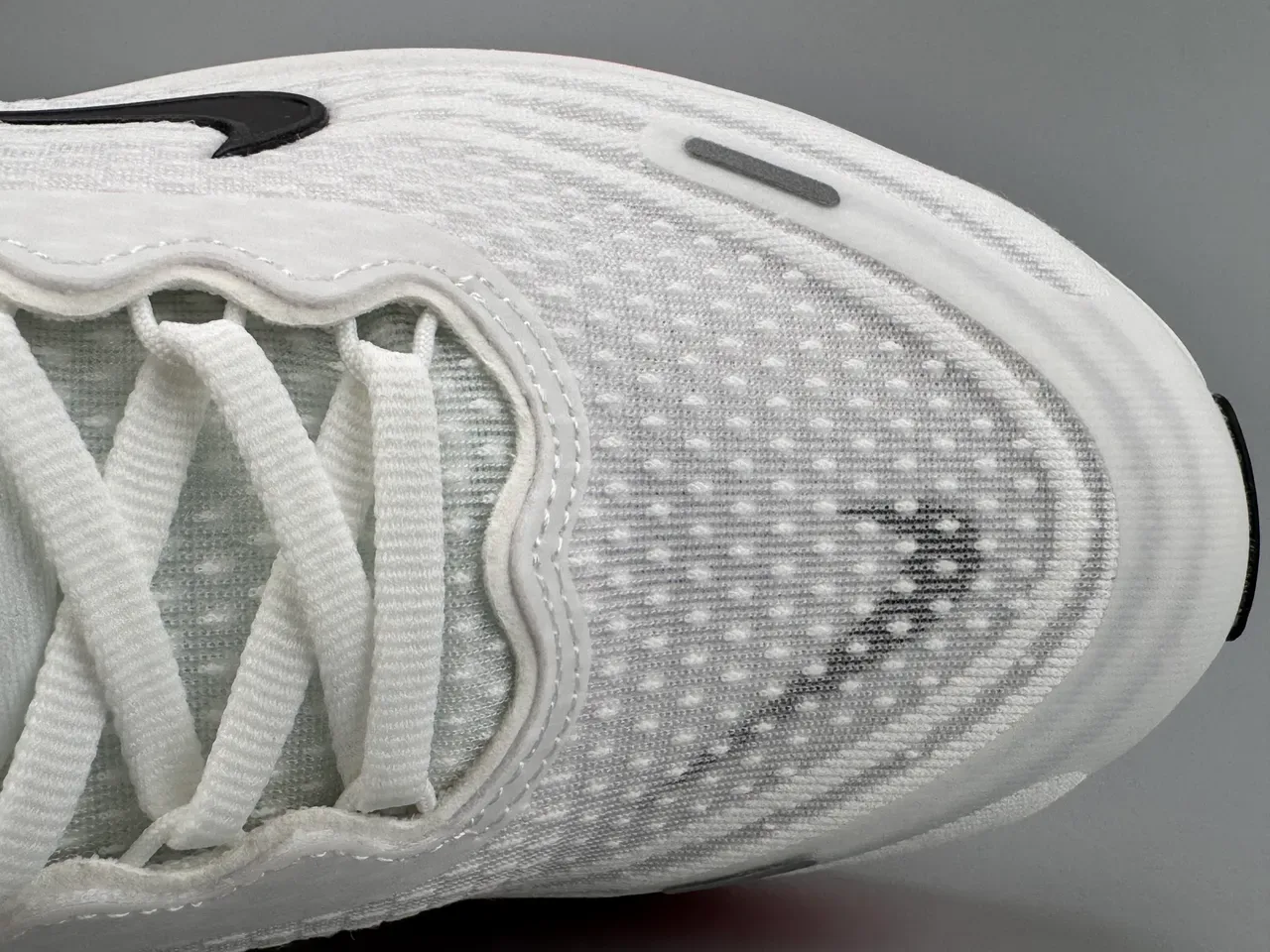 Nike White Red Engineered Mesh Upper Full-Length Translucent ZoomX Midsole Sneakers 6
