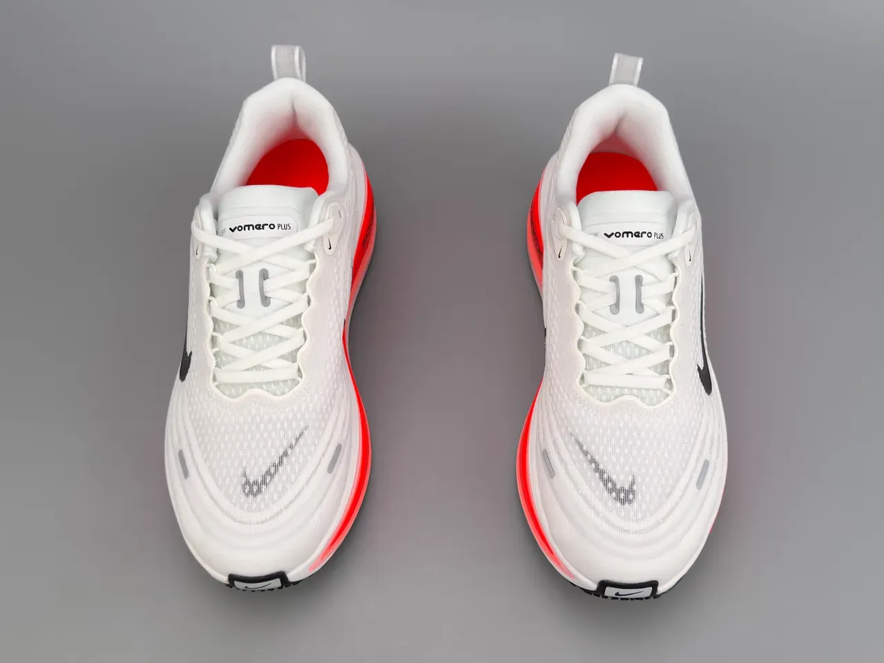 Nike White Red Engineered Mesh Upper Full-Length Translucent ZoomX Midsole Sneakers 7