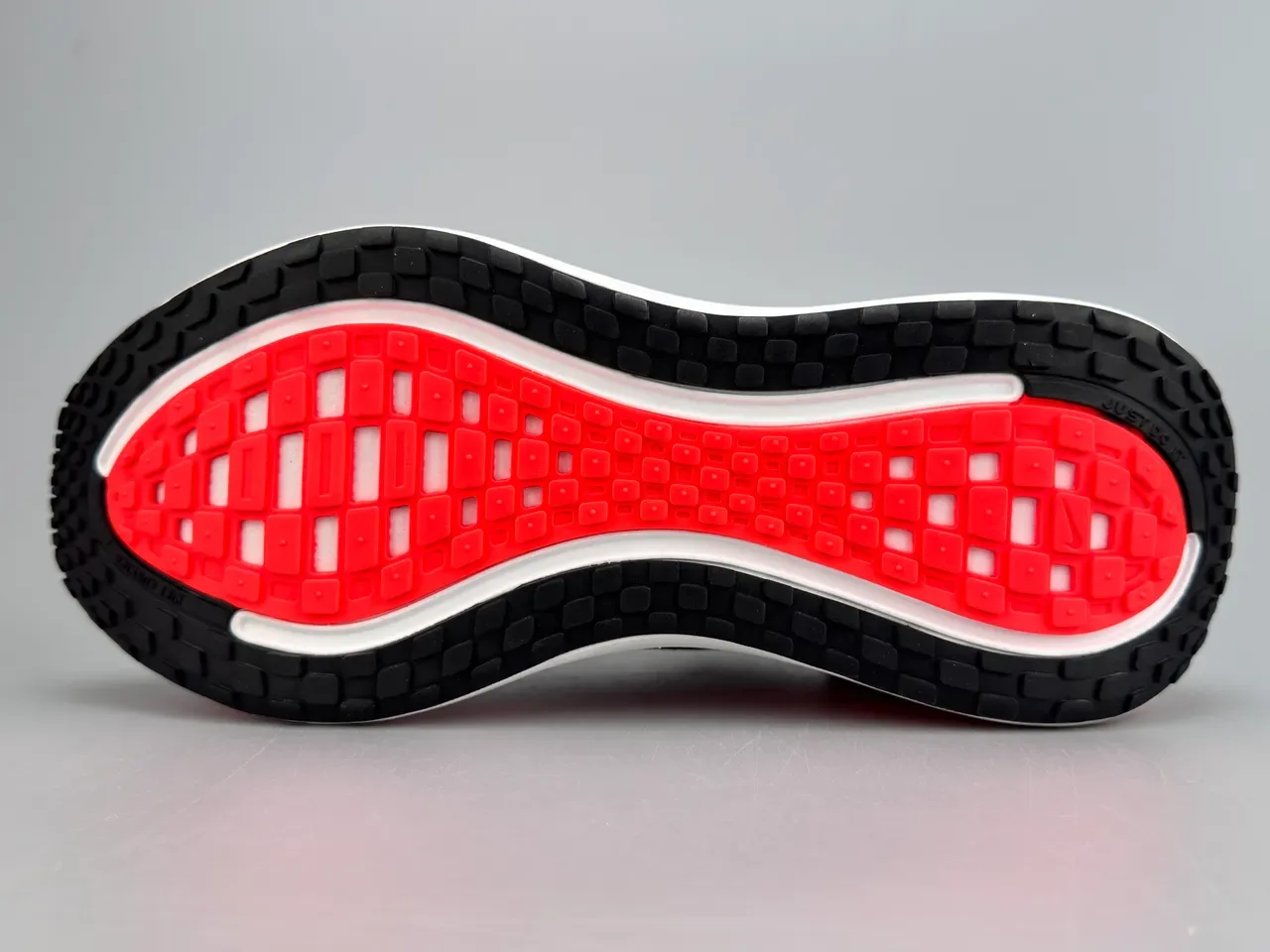 Nike White Red Engineered Mesh Upper Full-Length Translucent ZoomX Midsole Sneakers 8