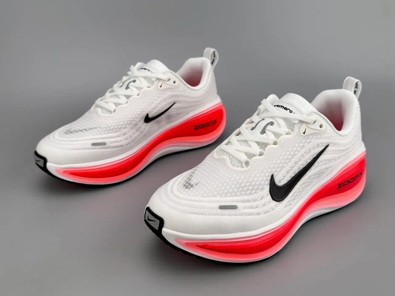 Nike White Red Engineered Mesh Upper Full-Length Translucent ZoomX Midsole Sneakers 9