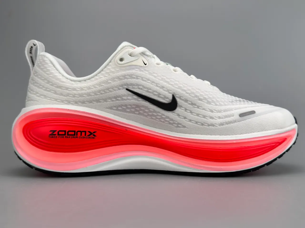 Nike White Red Engineered Mesh Upper Full-Length Translucent ZoomX Midsole Sneakers 10