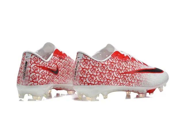 Nike Chaussures de football blanches et rouges, basses, upper Flyknit, surface ferme 5