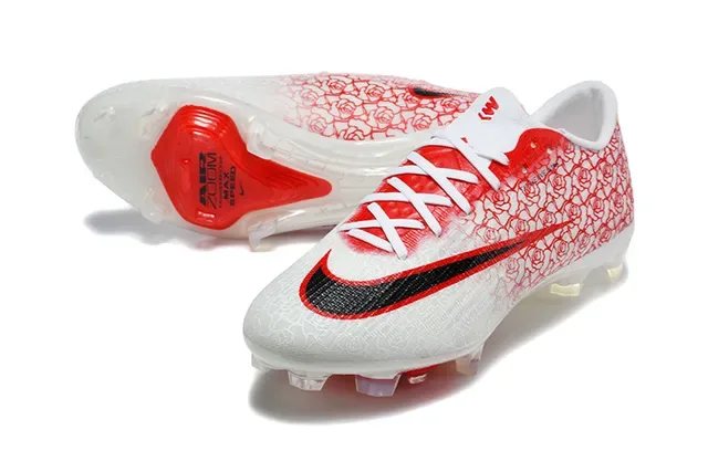 Nike Chaussures de football blanches et rouges, basses, upper Flyknit, surface ferme 6