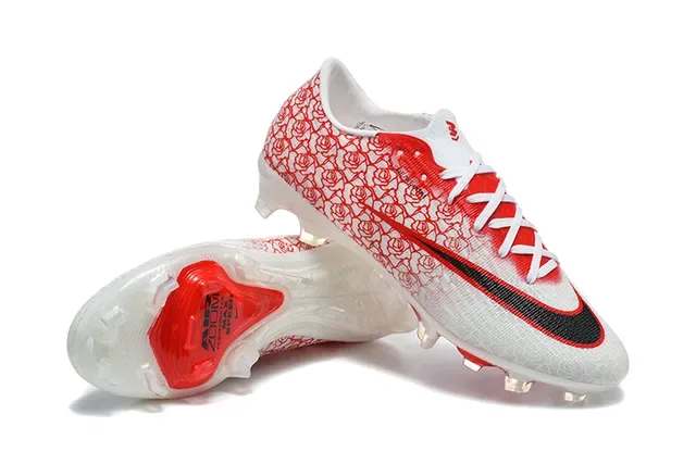 Nike Chaussures de football blanches et rouges, basses, upper Flyknit, surface ferme 7