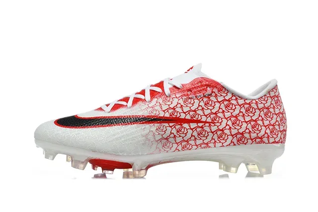 Nike Chaussures de football blanches et rouges, basses, upper Flyknit, surface ferme 10