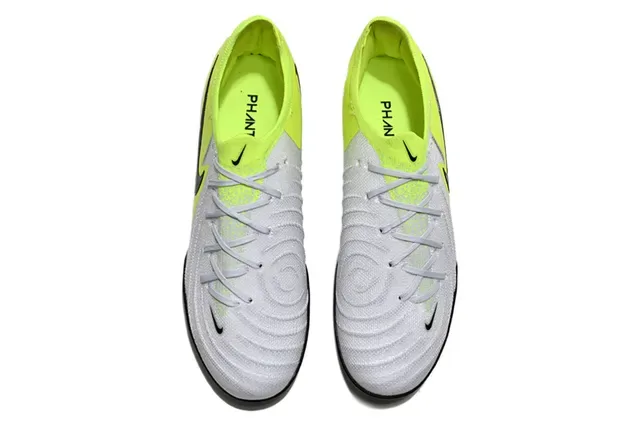 Nike Chaussures de Football Turf Blanches et Jaunes avec Upper en Maille et Accents en Neon Volt 2