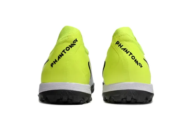 Nike Chaussures de Football Turf Blanches et Jaunes avec Upper en Maille et Accents en Neon Volt 3
