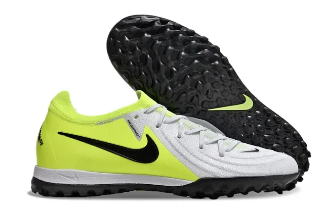 Nike Chaussures de Football Turf Blanches et Jaunes avec Upper en Maille et Accents en Neon Volt 4