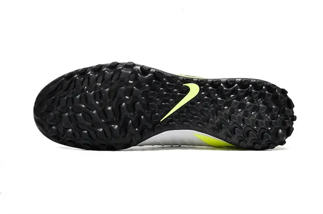 Nike Chaussures de Football Turf Blanches et Jaunes avec Upper en Maille et Accents en Neon Volt 6
