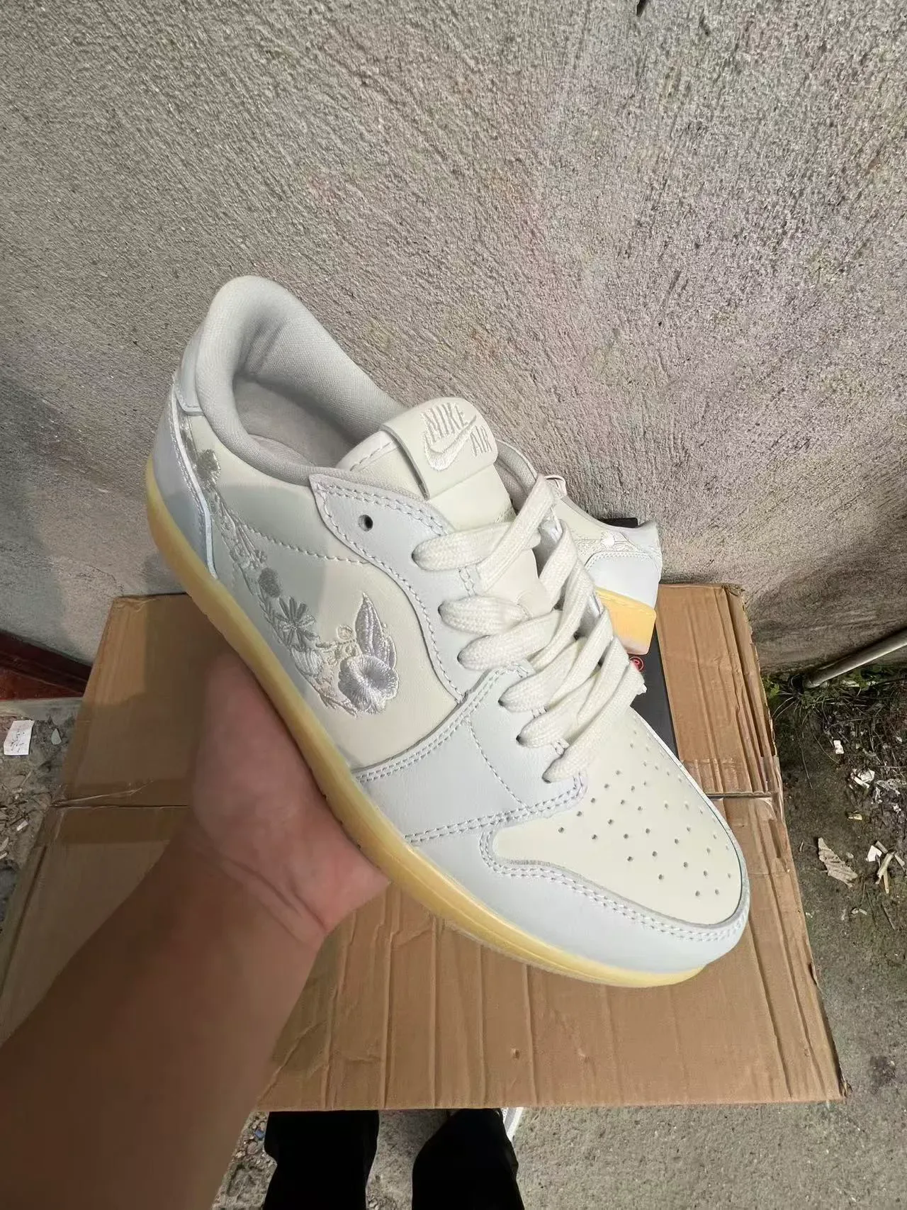 Nike White Yellow Low-Top Embroidered Floral-Rabbit Motif Lifestyle Sneakers 2