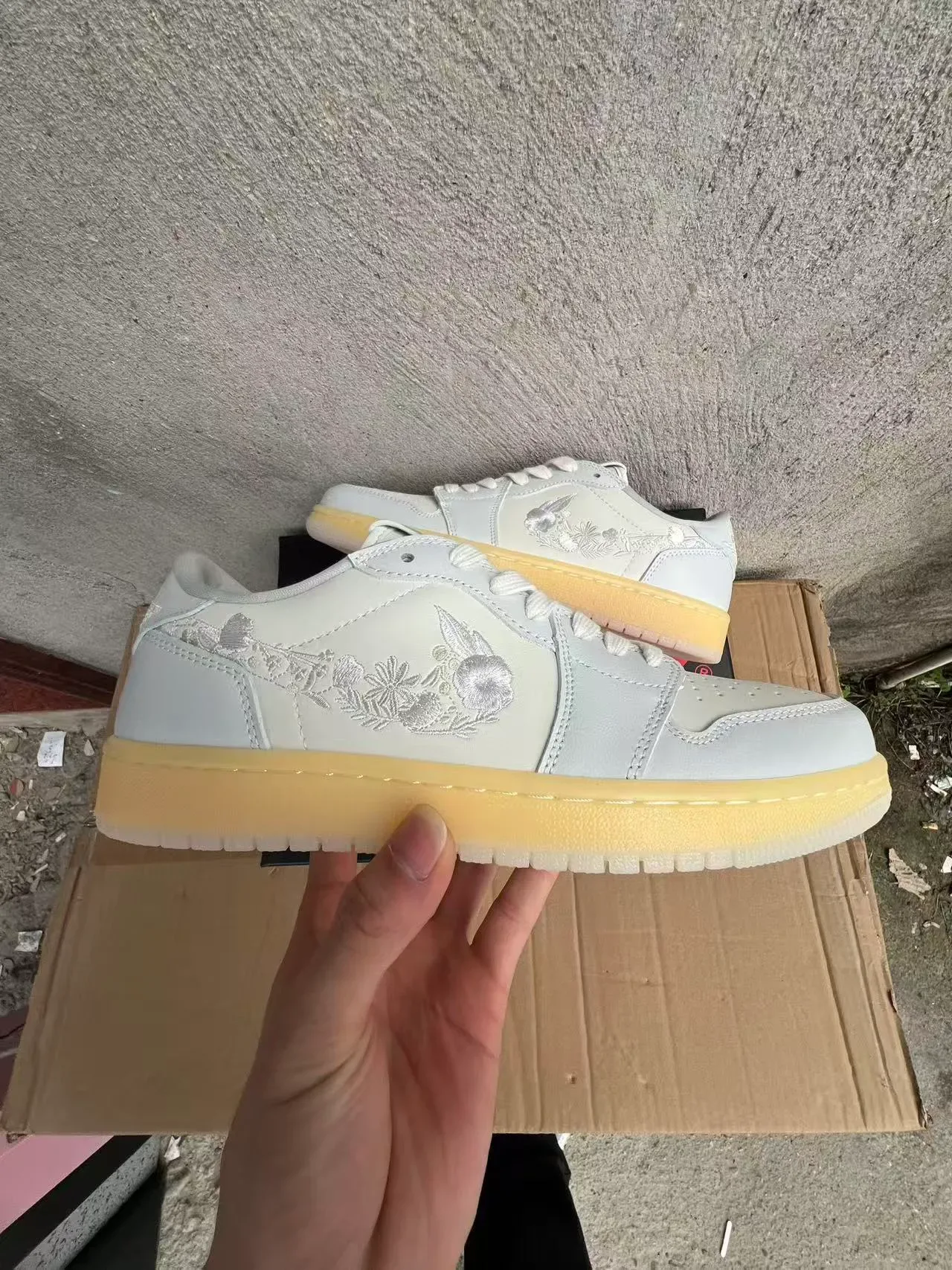 Nike White Yellow Low-Top Embroidered Floral-Rabbit Motif Lifestyle Sneakers 7