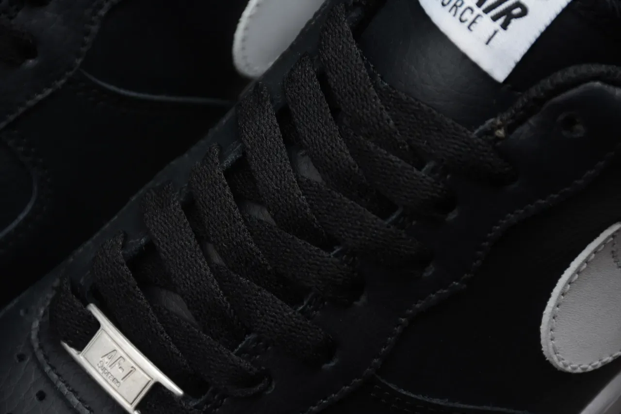 Nike x Comme des Garçons Air Force 1 Noir et Blanc Sneakers Lifestyle 6