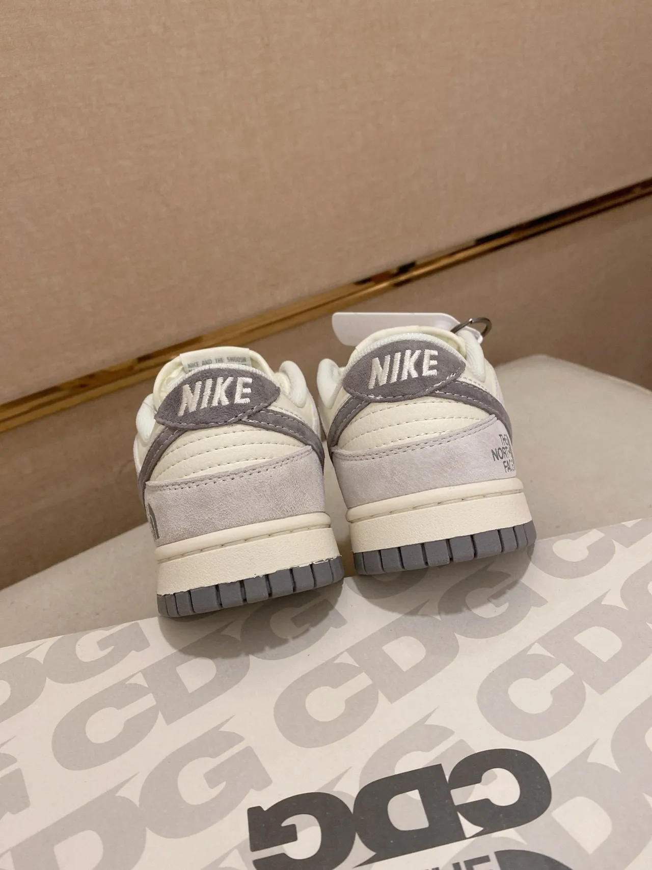 Nike x The North Face Dunk Low Off-White Gray chaussures de skate 8