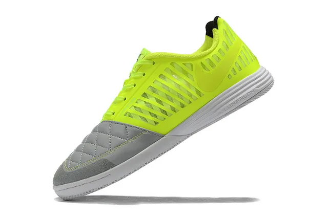 Nike Chaussures de soccer indoor jaune gris low-top matelassées à l'orteil 6