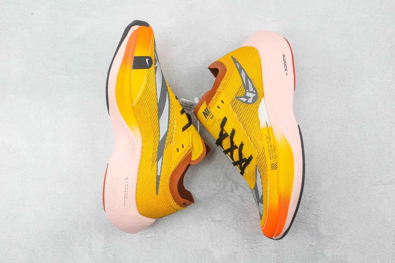 Nike Chaussures de running Jaune et Rose Upper Tricot Engineered Full-Length ZoomX Midsole 2