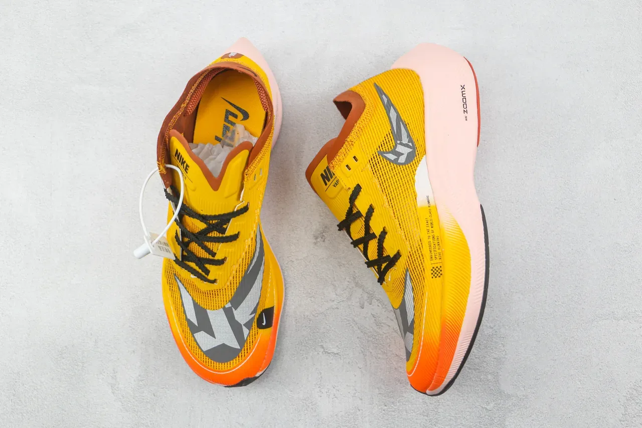 Nike Chaussures de running Jaune et Rose Upper Tricot Engineered Full-Length ZoomX Midsole 3