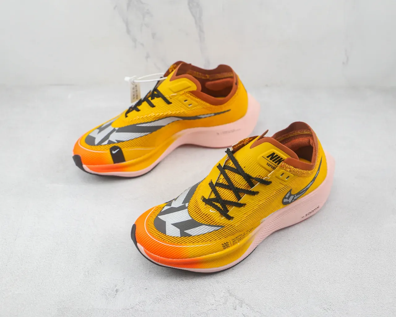 Nike Chaussures de running Jaune et Rose Upper Tricot Engineered Full-Length ZoomX Midsole 4
