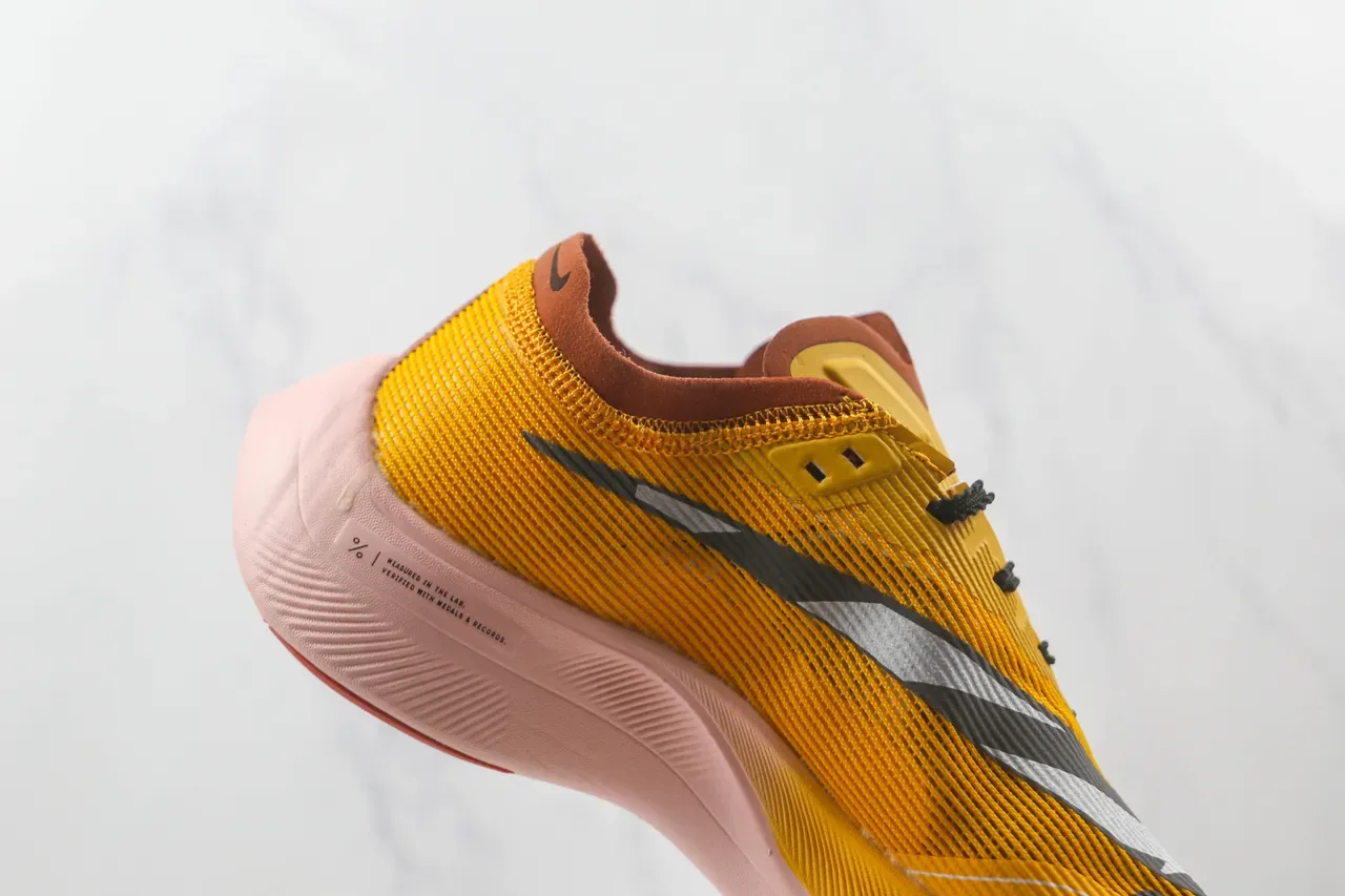 Nike Chaussures de running Jaune et Rose Upper Tricot Engineered Full-Length ZoomX Midsole 5