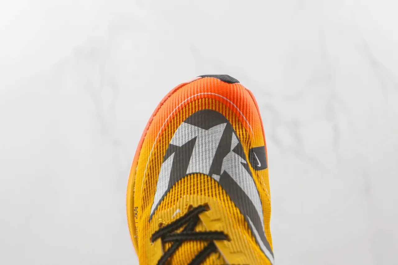 Nike Chaussures de running Jaune et Rose Upper Tricot Engineered Full-Length ZoomX Midsole 6
