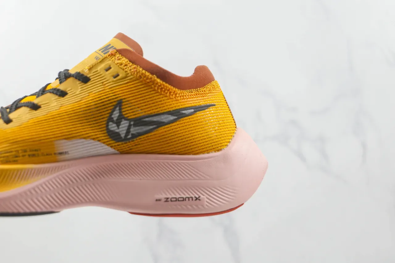 Nike Chaussures de running Jaune et Rose Upper Tricot Engineered Full-Length ZoomX Midsole 7