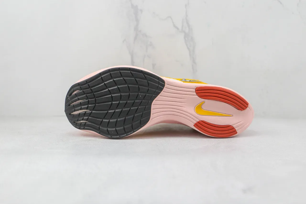Nike Chaussures de running Jaune et Rose Upper Tricot Engineered Full-Length ZoomX Midsole 8