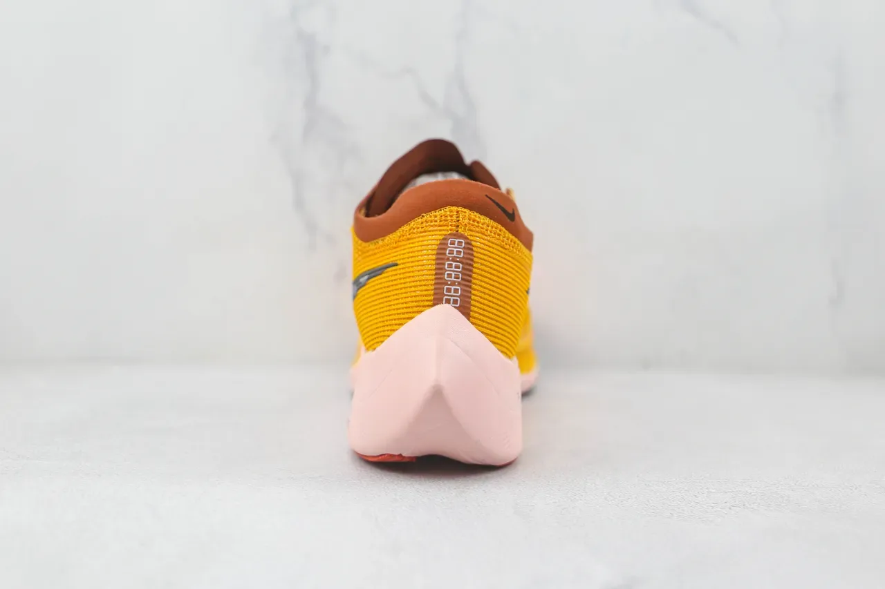 Nike Chaussures de running Jaune et Rose Upper Tricot Engineered Full-Length ZoomX Midsole 9