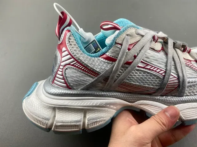 Nike Zoom 2K Argent Rouge Matériaux Synthétiques Stratifiés Cage Sculptée Ondulante Sémelle Intermédiaire Sneakers Épaisses 3