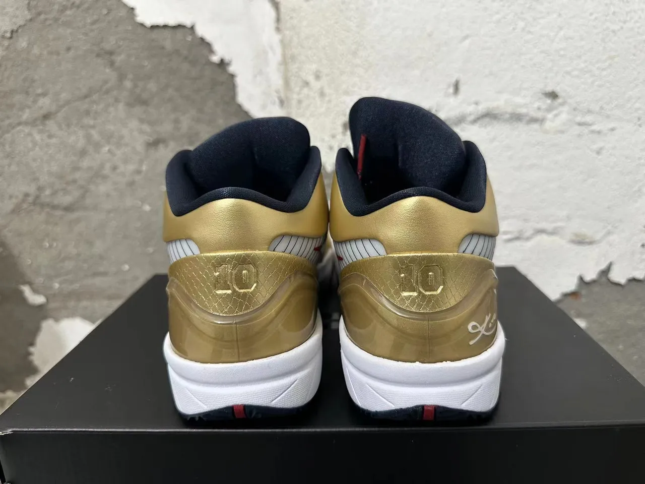 Nike Zoom Kobe IV Chaussures de Basketball Or Métallique 2